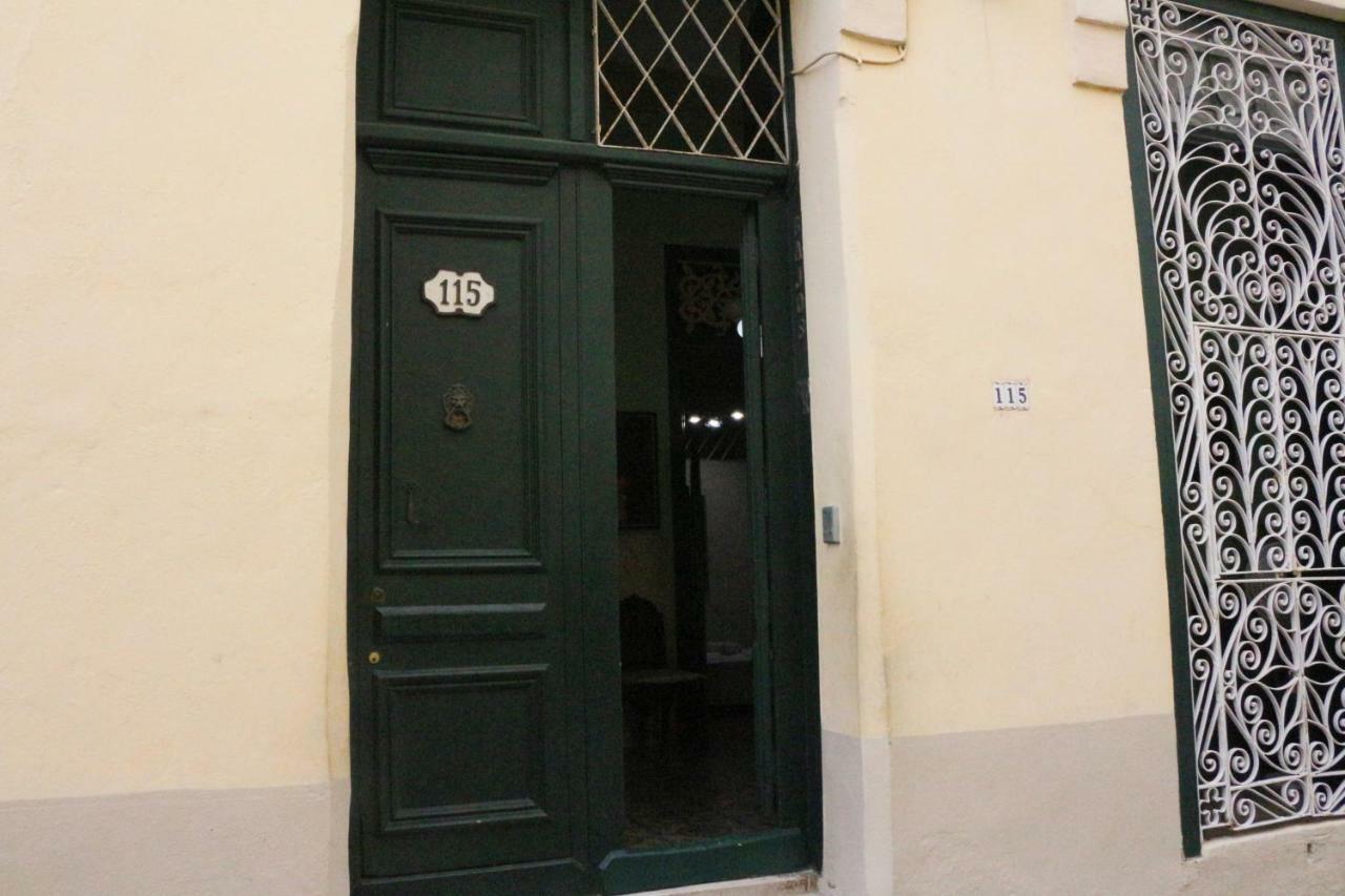 Wenchris House Hotel Havana Exterior photo