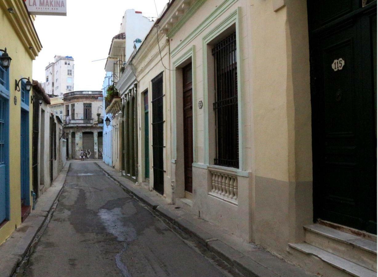 Wenchris House Hotel Havana Exterior photo